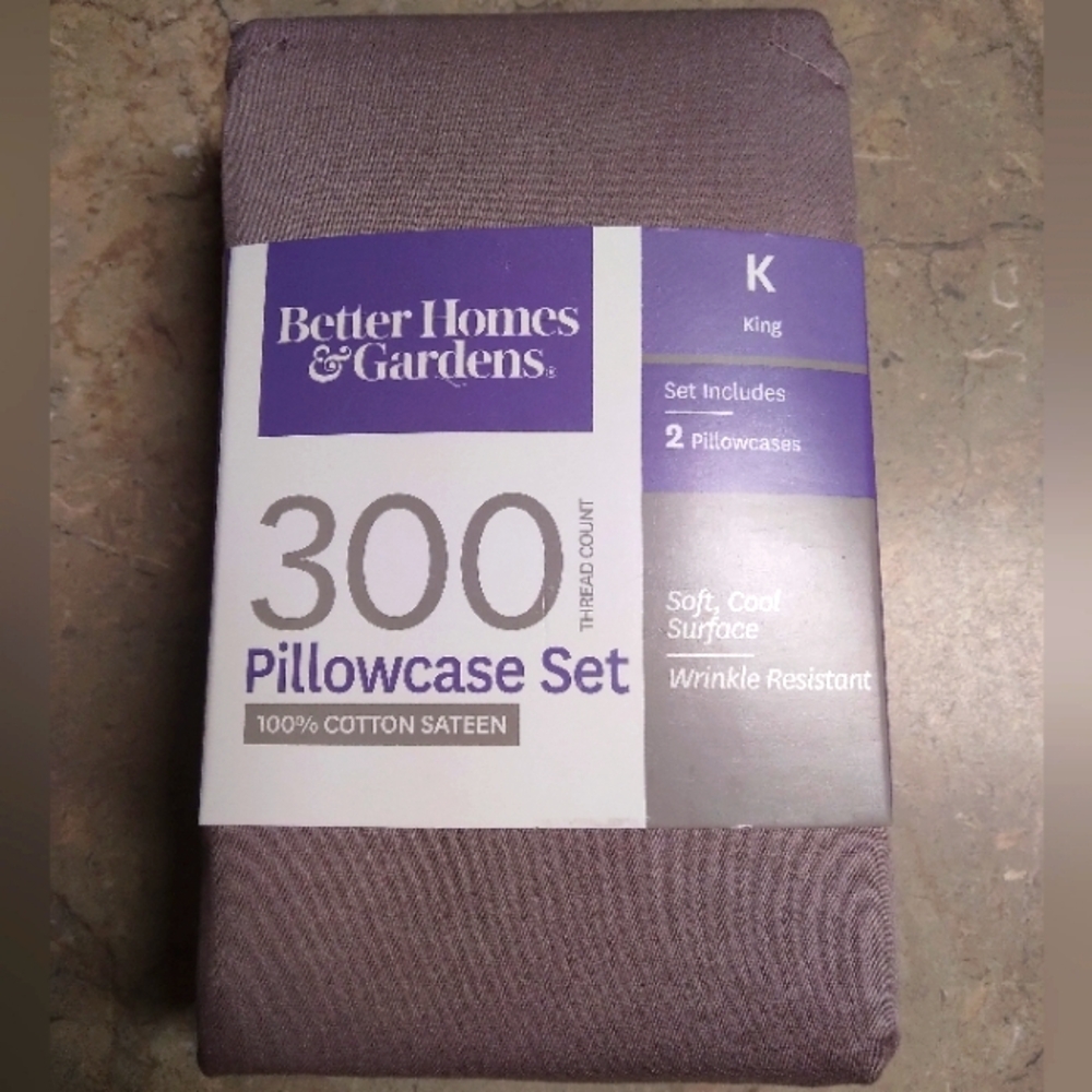 Better Home + Garden Pillow Case Set, King Size= 2 Pillow cases 300 thread count